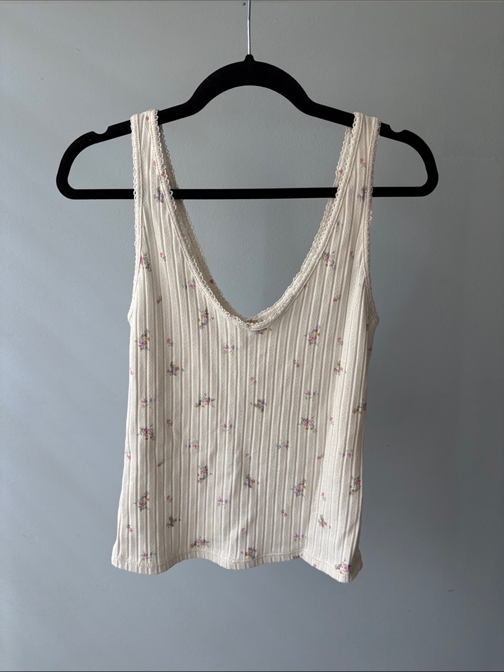 Universal Thread Cream Floral Ribbed V-Neck Tank Top